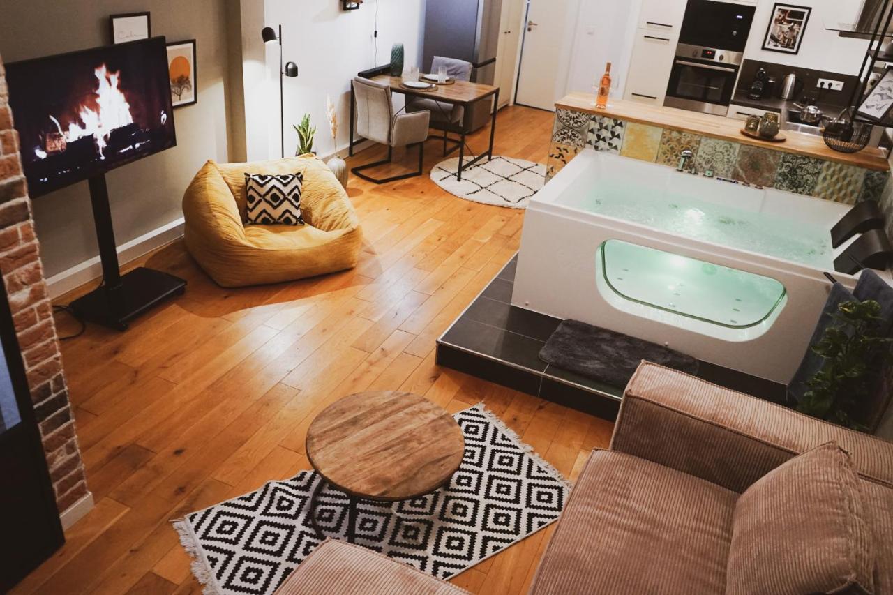 Stilvolles City-Loft Mit Privatem Whirlpool Trier Bagian luar foto