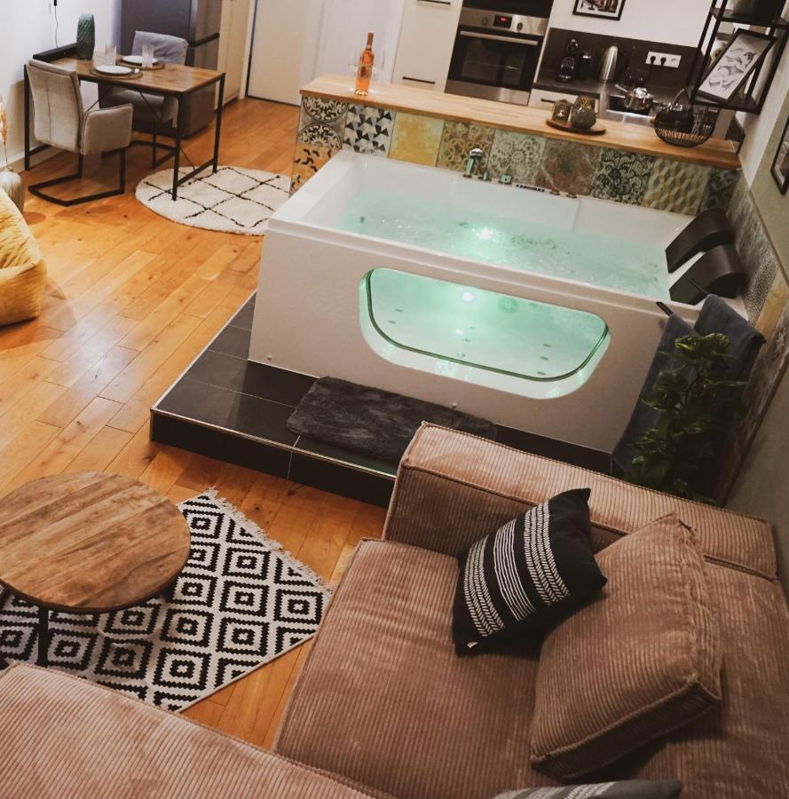 Stilvolles City-Loft Mit Privatem Whirlpool Trier Bagian luar foto